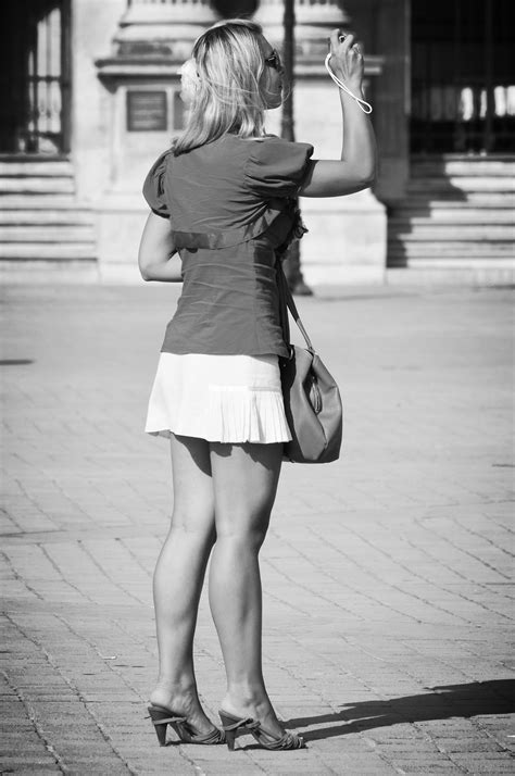 ( Candid) FASHION ON THE STREET (incl.Women with Nice Legs)